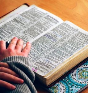 lectura de la Biblia